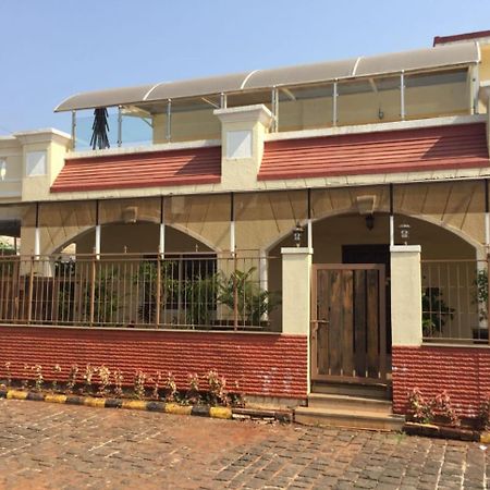 Villa Peace Heaven à Lonavala Extérieur photo